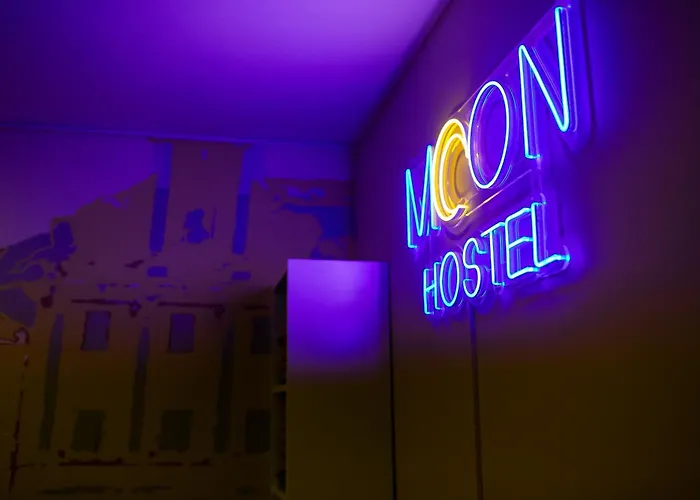Hostel Moon